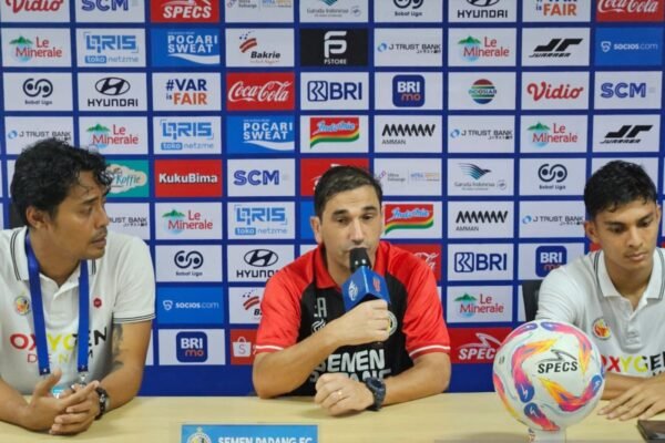 Pelatih Semen Padang Merasa Puas Setelah Kemenangan di Markas Persija