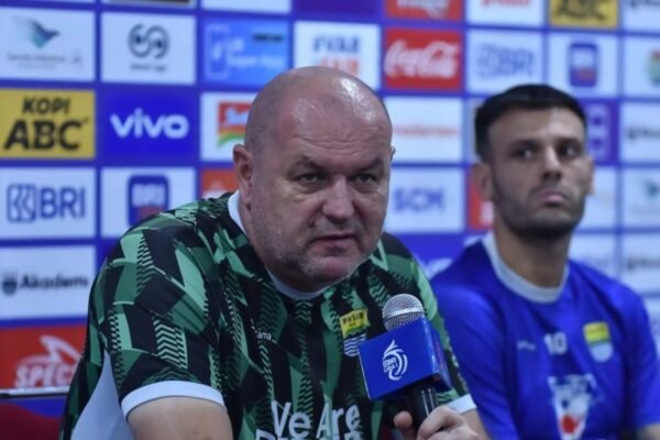 Pemain Persib Bandung Menjalani Latihan Individual Selama Masa Liburan