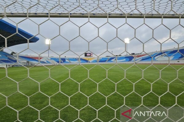 Arema FC Terima Sanksi Usai Insiden Pelemparan Bus Persik