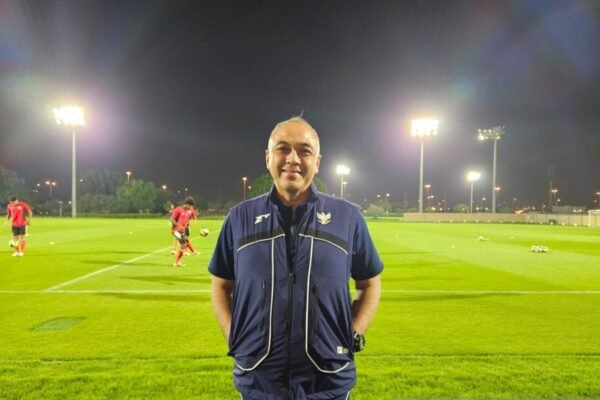 Tentu! Berikut beberapa alternatif judul untuk "Manajer ungkap cerita di balik lahirnya sejarah di Piala Dunia U17":

1. "Di Balik Layar: Kisah Sejarah Piala Dunia U17 Menurut Manajer"
2. "Pengalaman Berharga: Manajer Ceritakan Awal Mula Sejarah U17"
3. "Merangkai Sejarah: Penuturan Manajer tentang Piala Dunia U17"
4. "Kisah Di Balik Sejarah: Manajer Berbagi Cerita Piala Dunia U17"
5. "Tata Cara Menciptakan Sejarah: Pengakuan Manajer Piala Dunia U17"
6. "Dari Ruang Ganti ke Panggung Dunia: Manajer Ceritakan Sejarah U17"
7. "Momen Tak Terlupakan: Manajer Ungkap Daya Tarik Piala Dunia U17"

Semoga salah satu judul ini cocok dengan yang Anda inginkan!